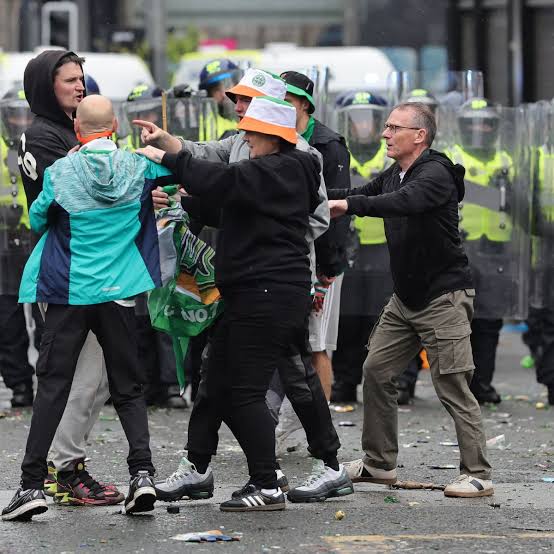 Celtic Fans Take to the Streets Chanting “SACK MARTIN O’NEILL” After Ferencváros Defeat (3-1); But What They Demanded From the Players Is SHOCKING!